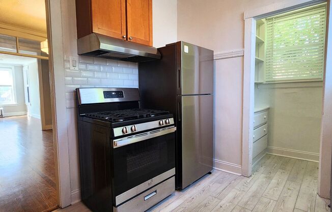 740 42 E 49 ST
