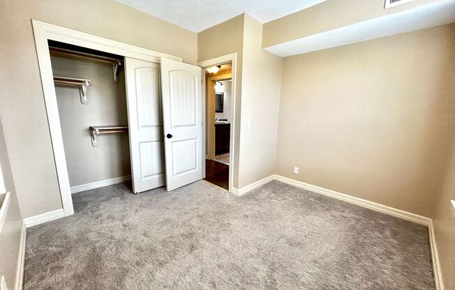 2 beds, 1 bath, 800 sqft, $1,195, Unit 601 - Unit 305 B800