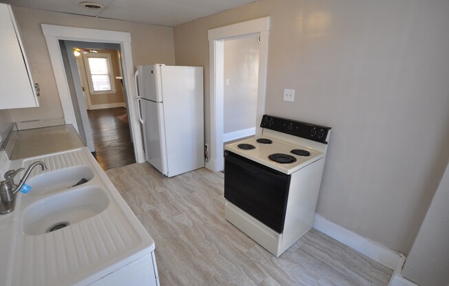 3 beds, 1 bath, $595