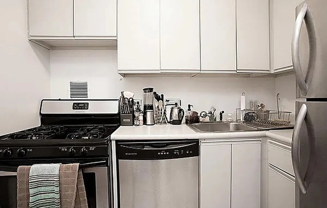 Studio, 1 bath, 550 sqft, $3,650, Unit 4D