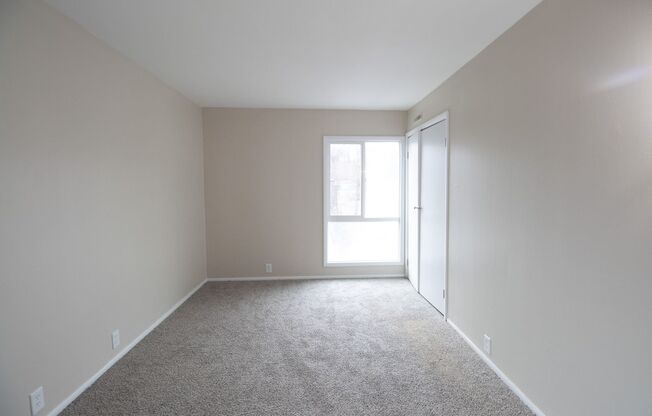 2 beds, 1 bath, 784 sqft, $1,100, Unit 1800 3E