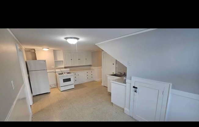 2 beds, 1 bath, 1,100 sqft, $2,200, Unit 3R