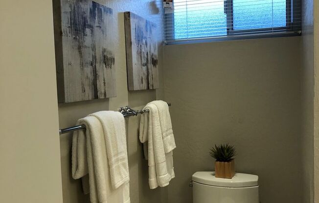 2 beds, 1.5 baths, 1,000 sqft, $3,595, Unit 08