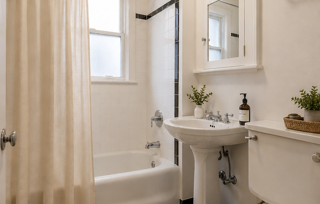 Studio, 1 bath, 440 sqft, $1,175, Unit 401
