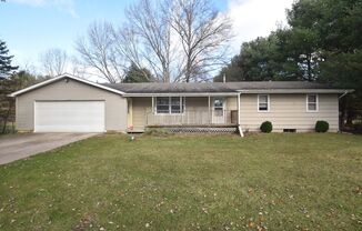 Mishawaka- 3 bedroom Country living near the Main Street Shopping and Edison Lakes business district.