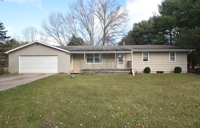 Mishawaka- 3 bedroom Country living near the Main Street Shopping and Edison Lakes business district.