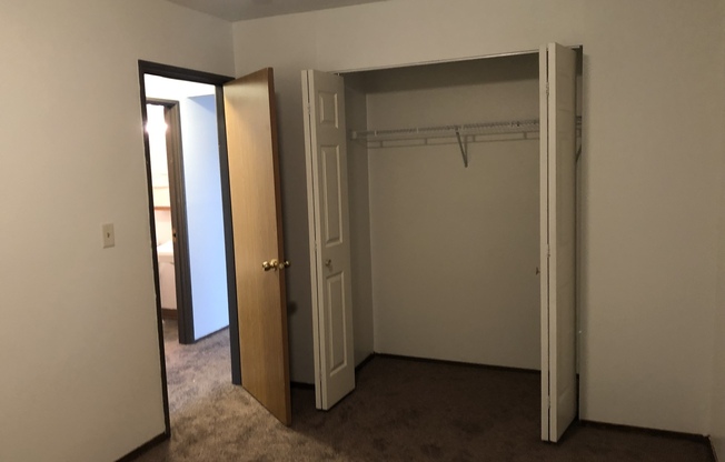 2 beds, 1 bath, $750, Unit 13