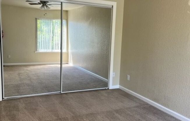 2 beds, 1 bath, 825 sqft, $1,830, Unit 220