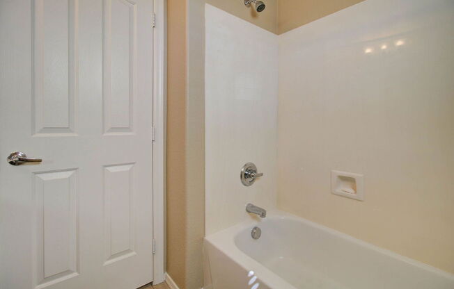 3 beds, 2 baths, 1,248 sqft, $2,400, Unit 1223