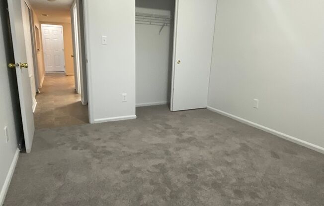 2 beds, 1 bath, 925 sqft, $1,195, Unit 69