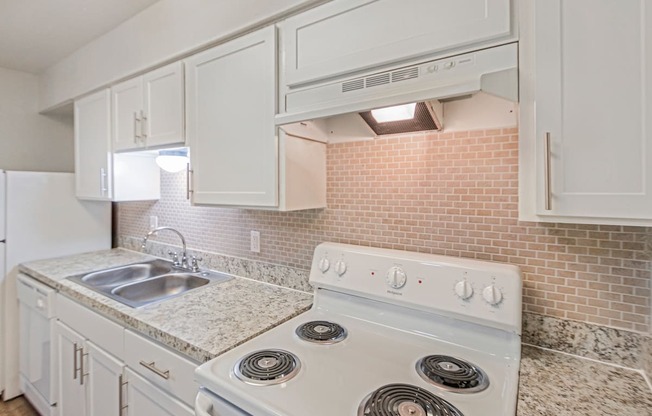 This is a photo of the kitchen of the 653 square foot 1 bedroom, 1 bathroom apartment at The Biltmore Apartments in Dallas, TX.