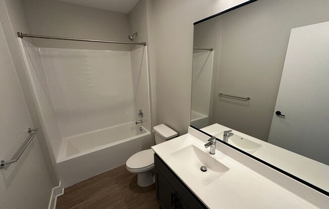 1 bed, 1 bath, 865 sqft, $1,699, Unit 205