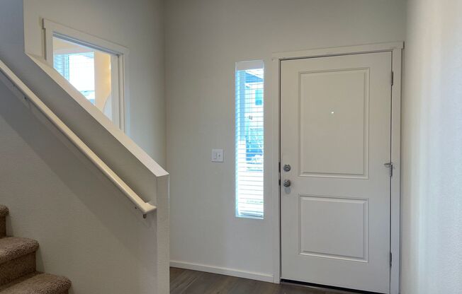 BEAUTIFUL 3 Bedroom 2.5 Bath Home! High Ceilings! HUGE Covered Patio! Great Location!