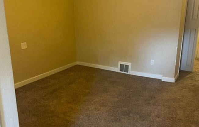 Studio, 1 bath, $699, Unit Weber (618-102) - *312