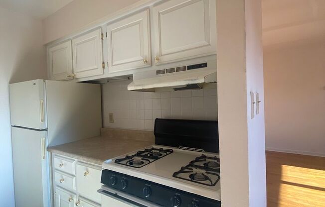 2 beds, 2 baths, 884 sqft, $1,495, Unit K-31