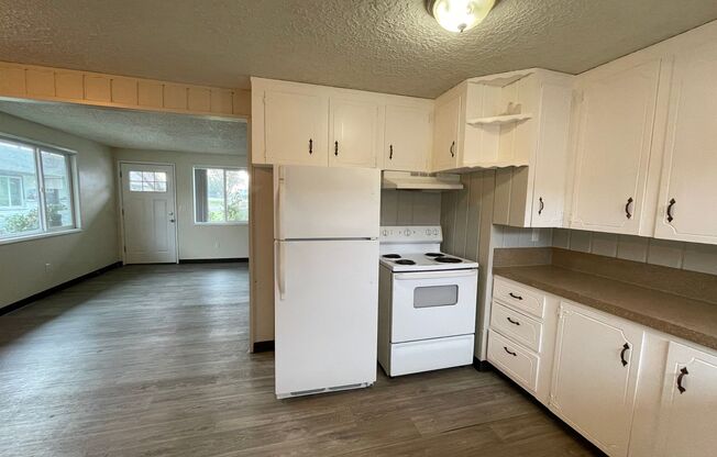 2 beds, 1 bath, 825 sqft, $1,295, Unit 554