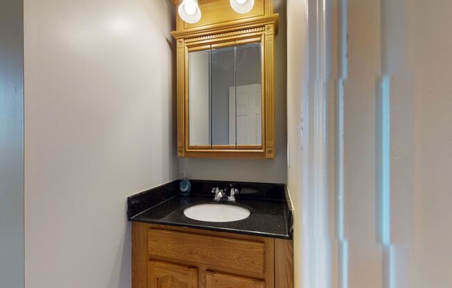 1 bed, 1 bath, 898 sqft, $1,350, Unit B
