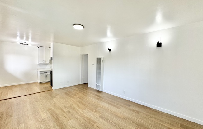 252 W ELM AVE