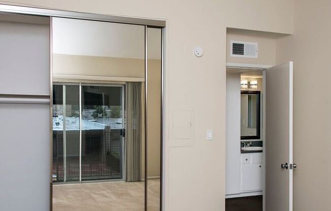 2 beds, 1.5 baths, 990 sqft, $2,395, Unit 242