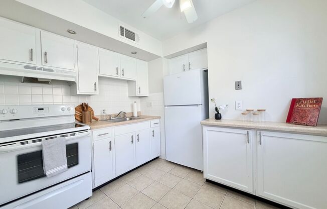 1 bed, 1 bath, 800 sqft, $925, Unit 4141-1F