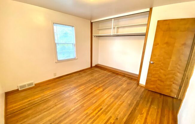 1 bed, 1 bath, 700 sqft, $725, Unit Apt 5