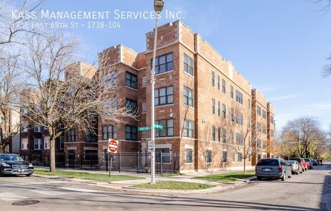 1738 E 69 ST