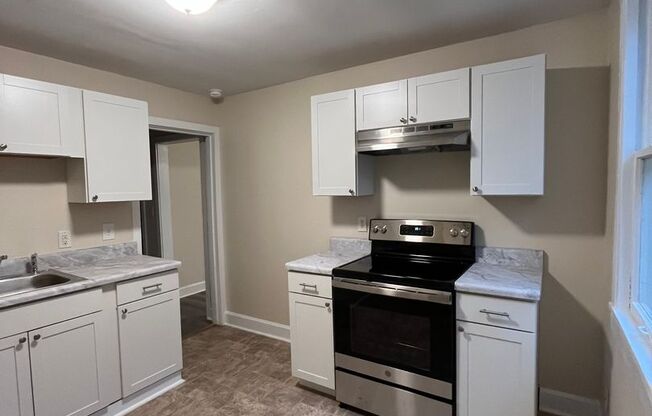 Cozy Cottage in West Nashville, Walk to Charlotte Park, Easy Interstate Access, Fenced Yard, Pet Friendly