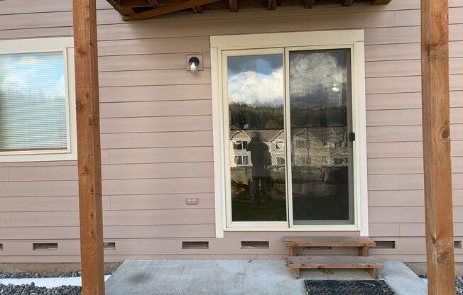 3 beds, 2 baths, 1,434 sqft, $2,450, Unit B110