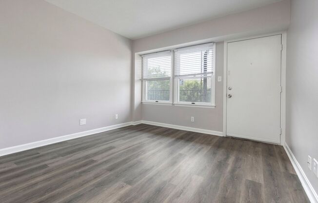 2 beds, 2 baths, $895, Unit 305