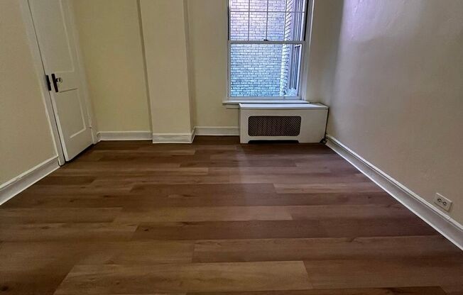 2 beds, 1 bath, 1,245 sqft, $2,000, Unit Old King Edward 58