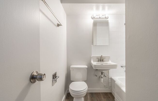 1 bed, 1 bath, 423 sqft, $1,295, Unit 01