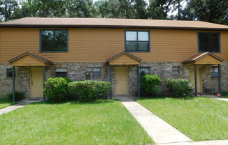 Well Maintained Tower Oaks Townhouse!