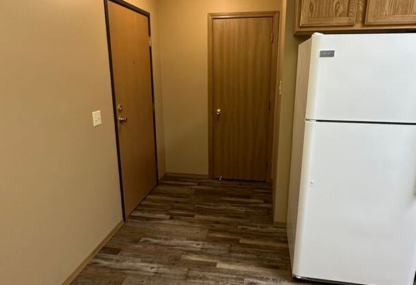 2 beds, 1 bath, 1,000 sqft, $995