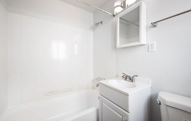 Studio, 1 bath, 355 sqft, $1,375, Unit 04