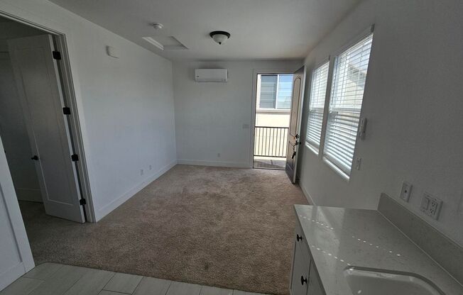 1 bed, 1 bath, 440 sqft, $2,200