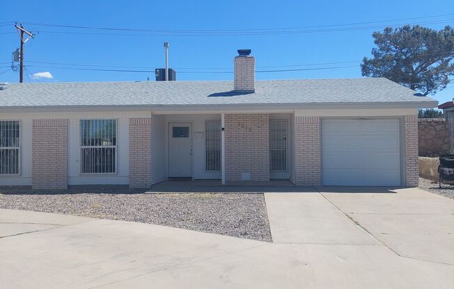 Welcome Home ! 3 bedroom 1.5 bath rental -DUPLEX