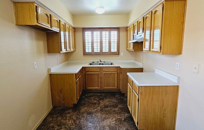2 beds, 1 bath, 944 sqft, $1,050, Unit Unit B