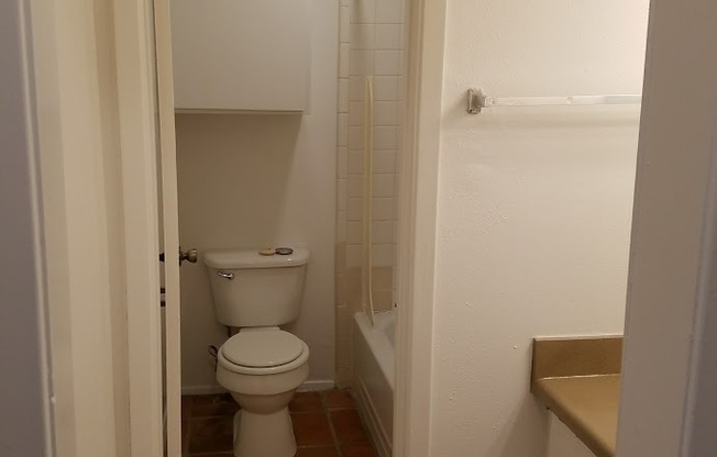 Studio, 1 bath, 450 sqft, $710, Unit *526