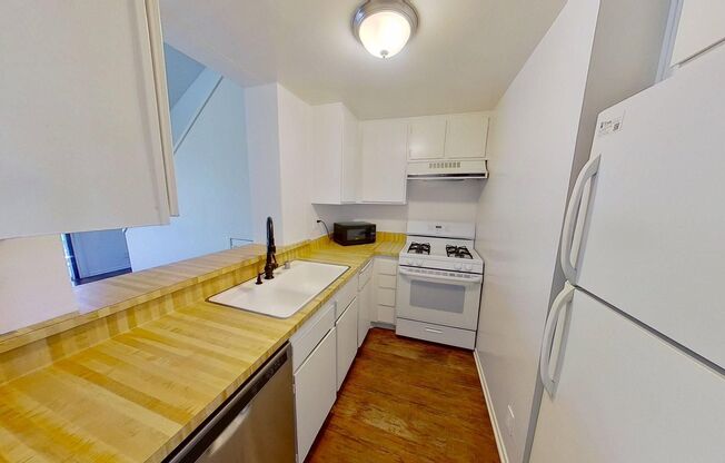 1 bed, 1 bath, $2,500