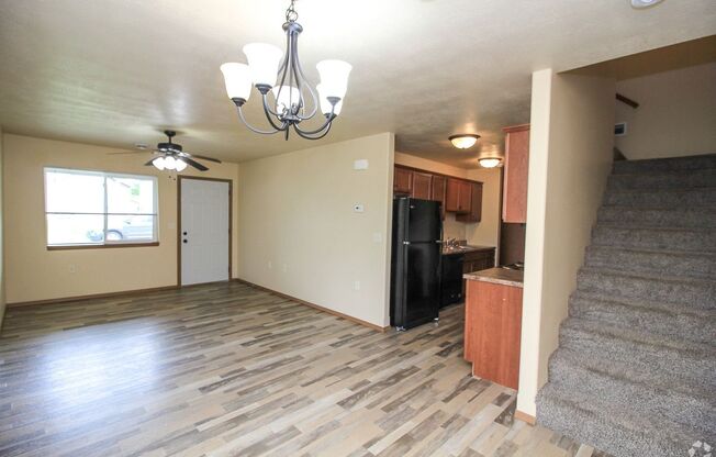 3 beds, 2.5 baths, 1,260 sqft, $1,640, Unit 6800-04