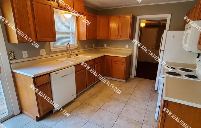Remodeled 2 Bedroom Raytown Home w/Potential 3rd Bedroom-Available in MAY!!