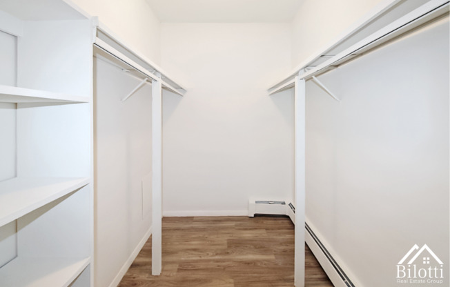 2 beds, 1 bath, 816 sqft, $1,650, Unit 2202