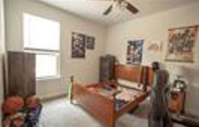 5 beds, 2 baths, $2,550