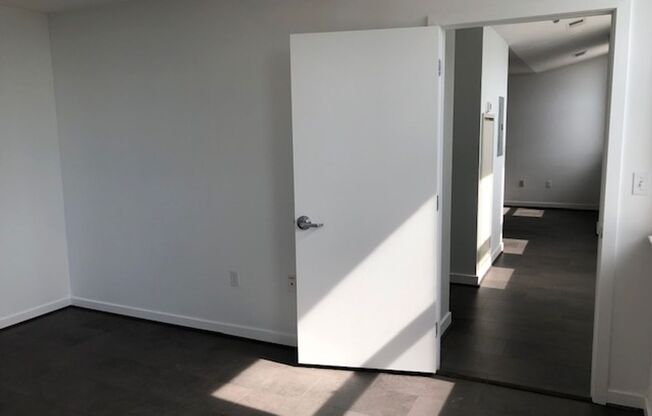 2 beds, 1 bath, $1,999, Unit 220