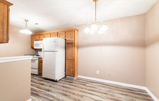 2 beds, 1.5 baths, $1,295, Unit Unit 203