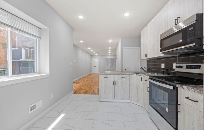 ⭐⭐⭐ NEWLY RENOVATED 3 BEDROOMS & 2.5 BATHS HOME LOCATED IN CARROLL PARK!!! ⭐⭐⭐