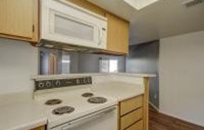 2 beds, 2 baths, 984 sqft, $1,450, Unit 203