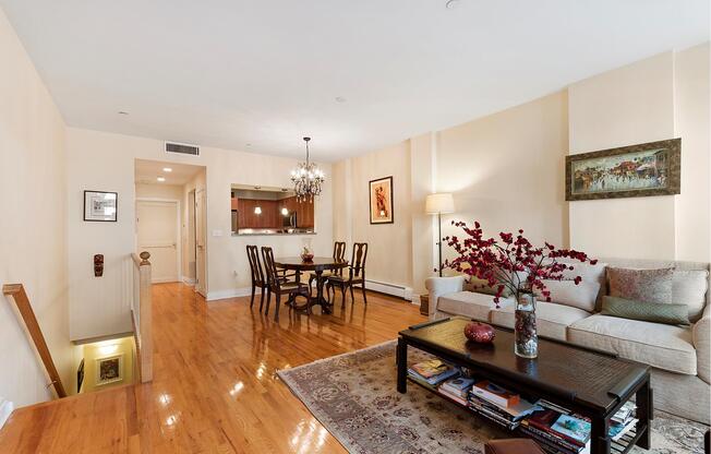 316 W 116 ST