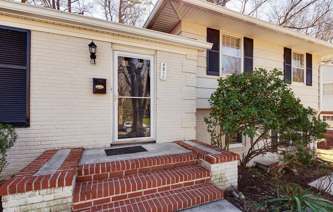 Charming and hard to find 5 bedroom home in Madison Park!