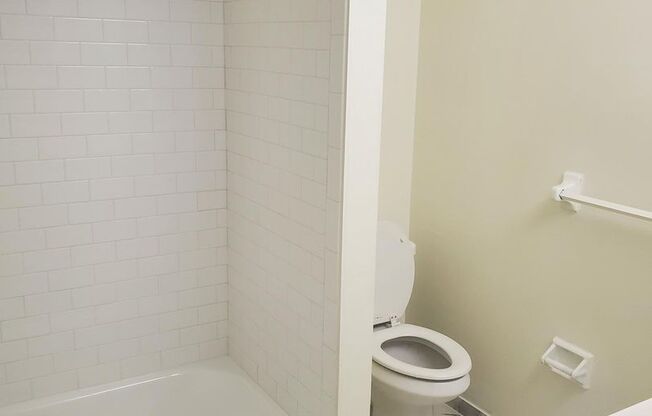 2 beds, 1 bath, 908 sqft, $2,410, Unit 118